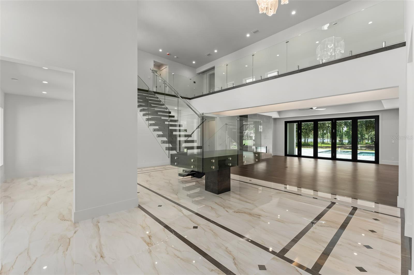5373 ISLEWORTH COUNTRY CLUB DRIVE photo 2