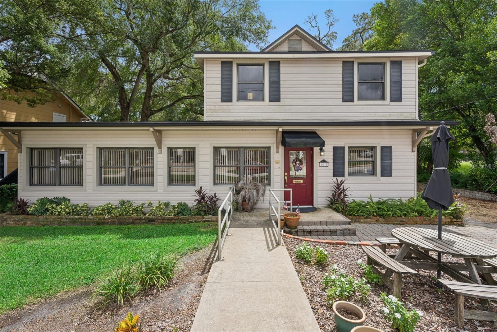 112 PASADENA PLACE photo 2