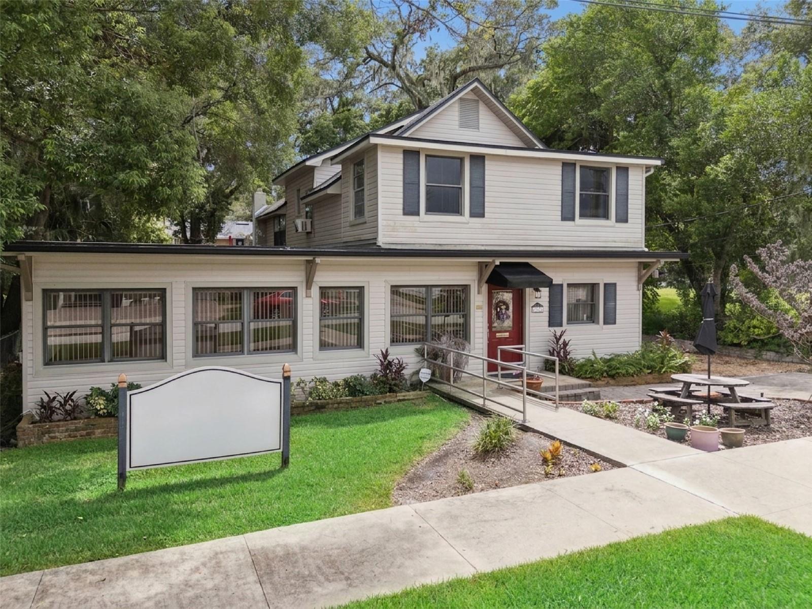 112 PASADENA PLACE photo 3