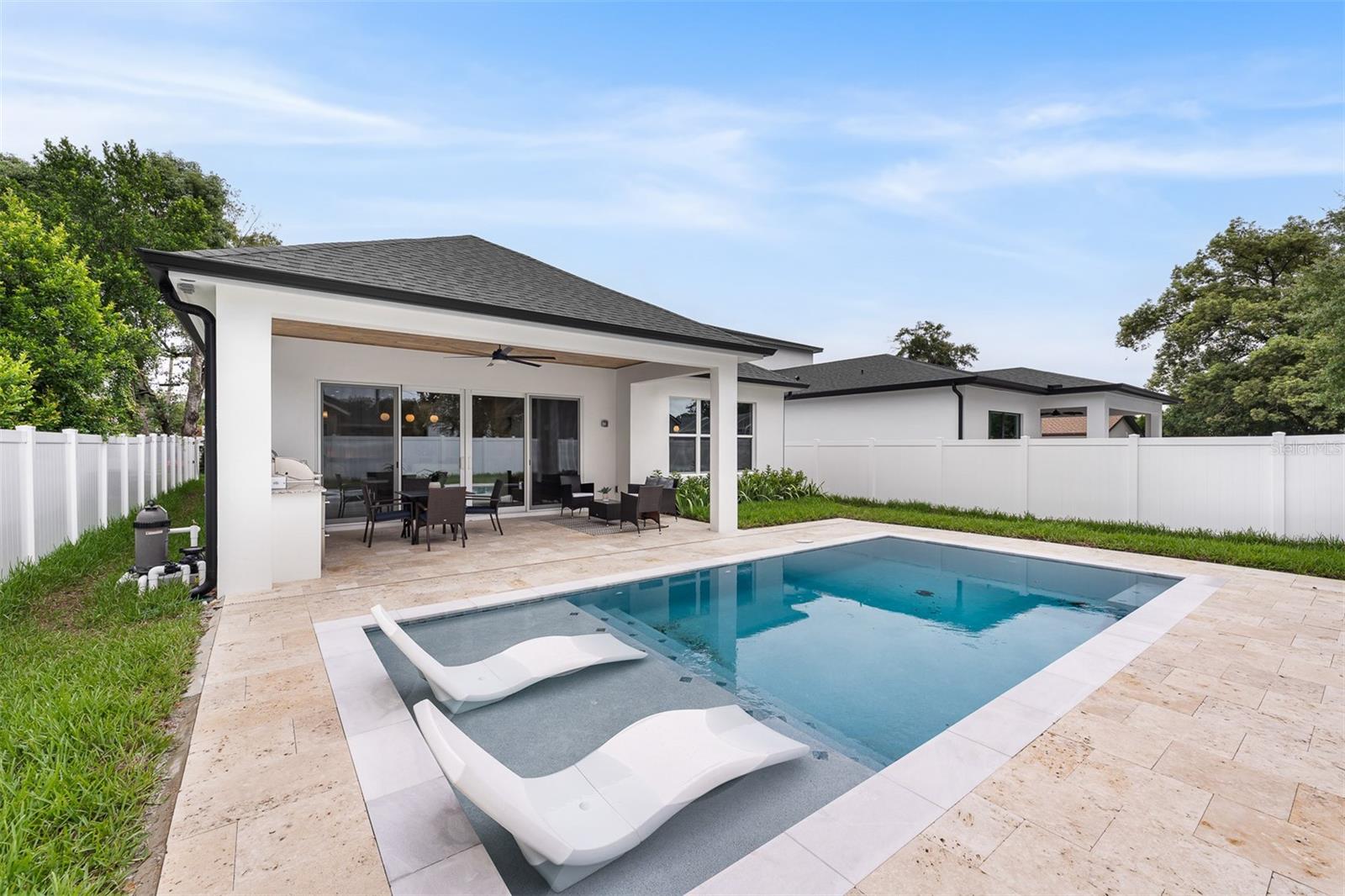 726 GOLFVIEW STREET photo 2
