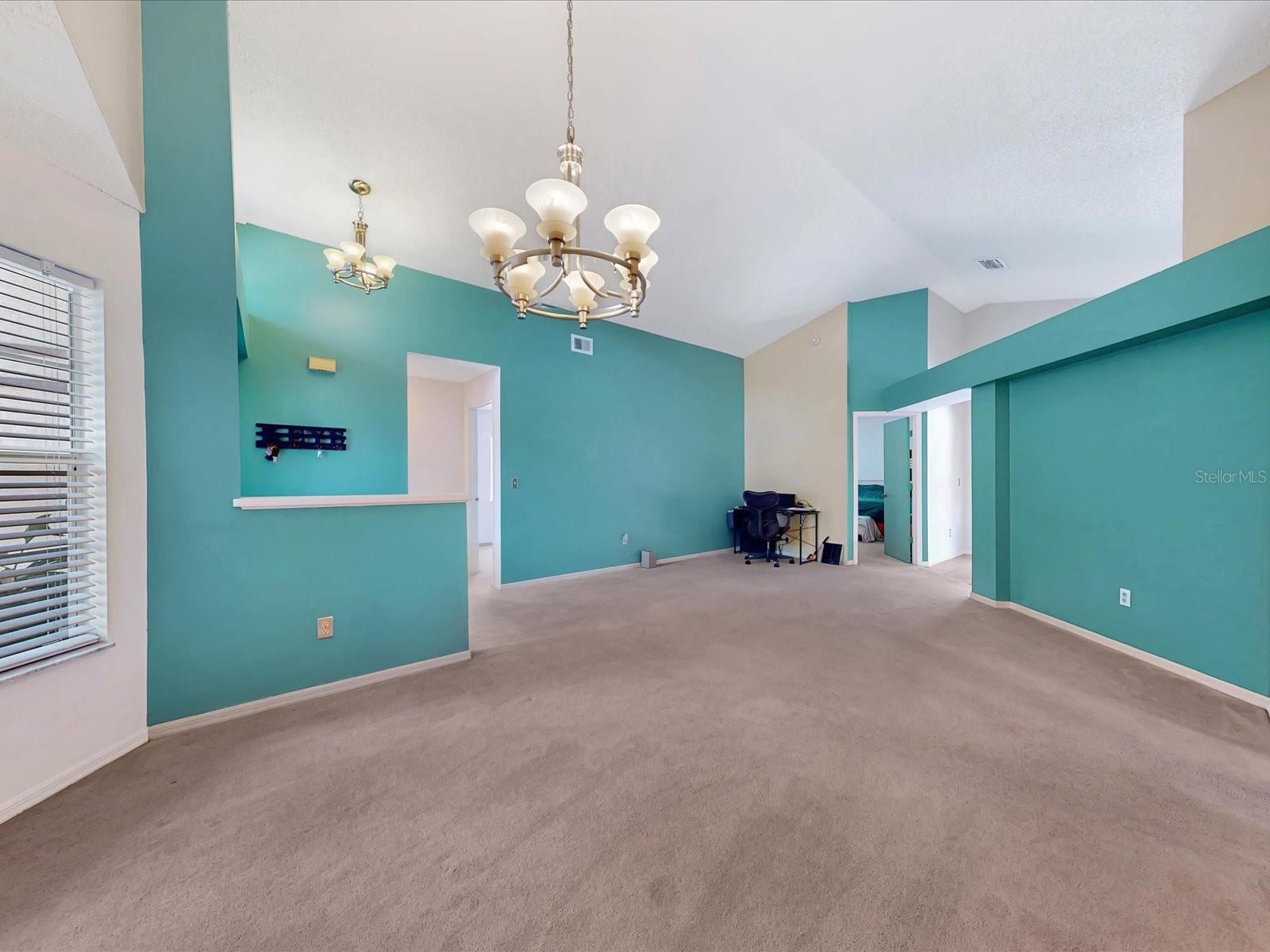 2504 KINGSTON COURT photo 4