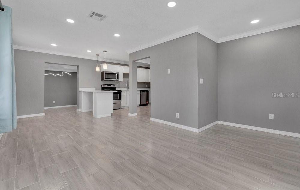 120 PRIMROSE COURT photo 4