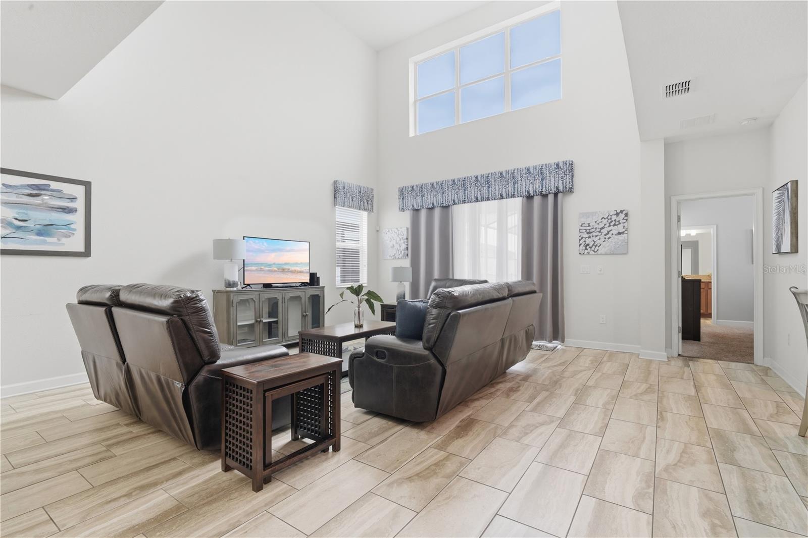 4722 Sleepy Hollow Drive — photo 8 of 40