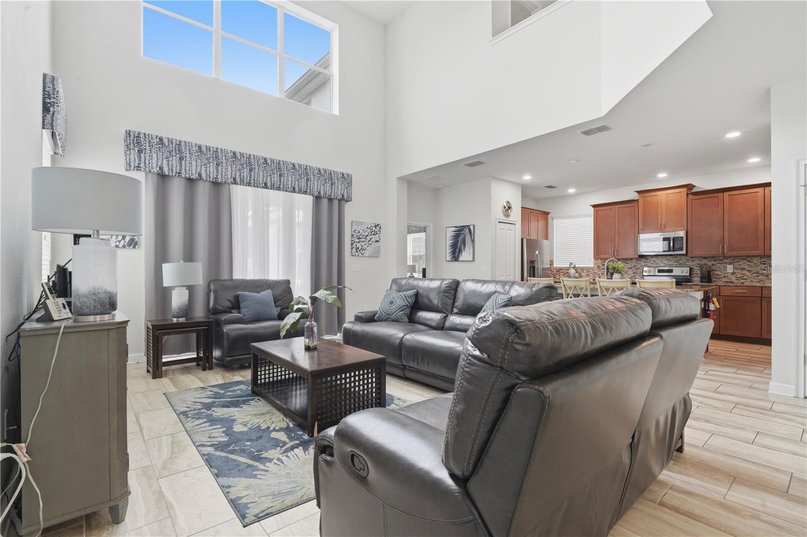 4722 Sleepy Hollow Drive — photo 9 of 40