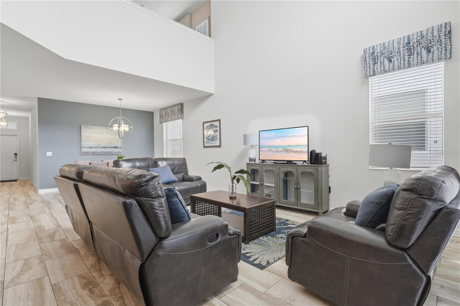 4722 Sleepy Hollow Drive — photo 11 of 40