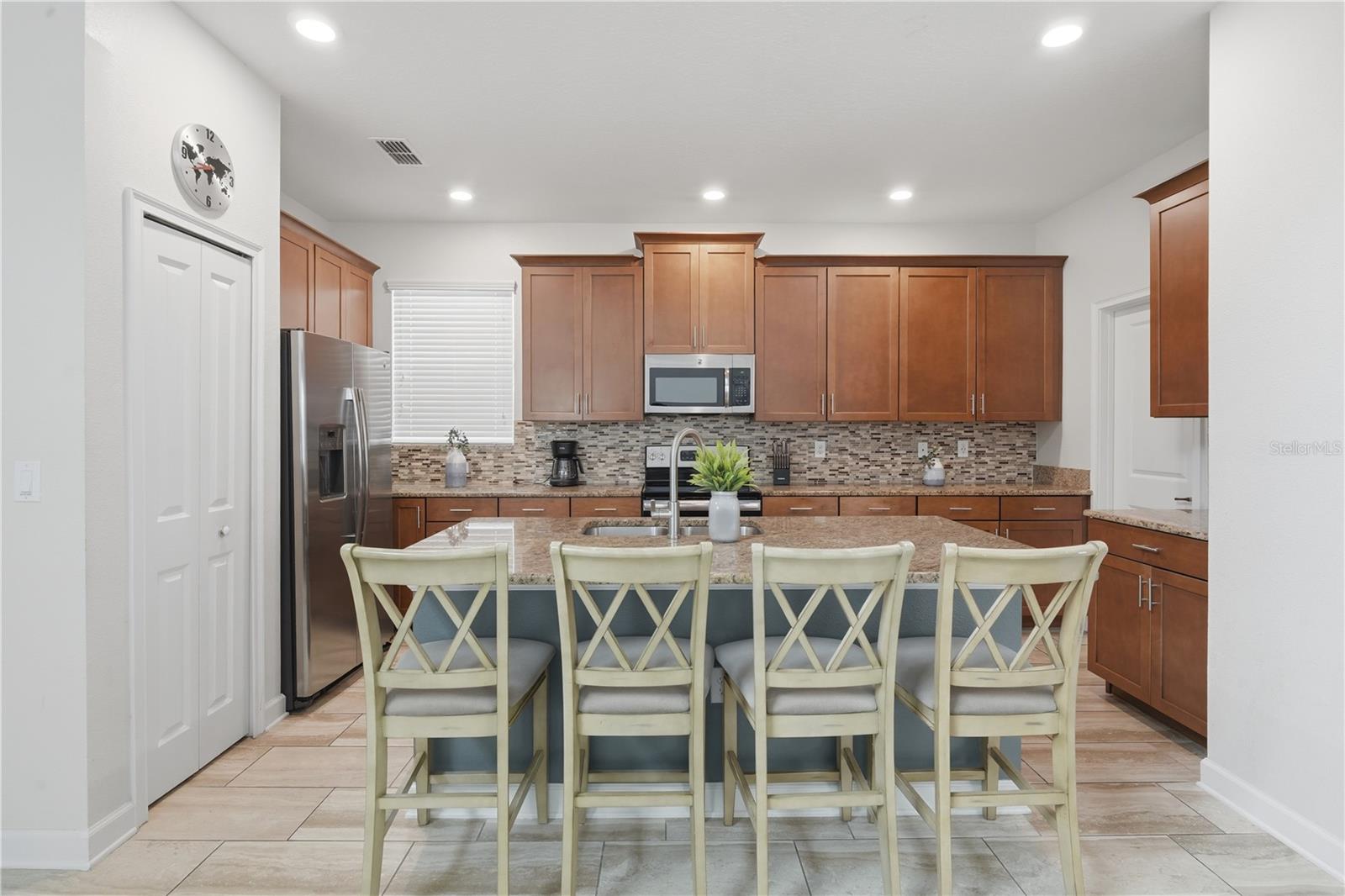 4722 Sleepy Hollow Drive — photo 12 of 40