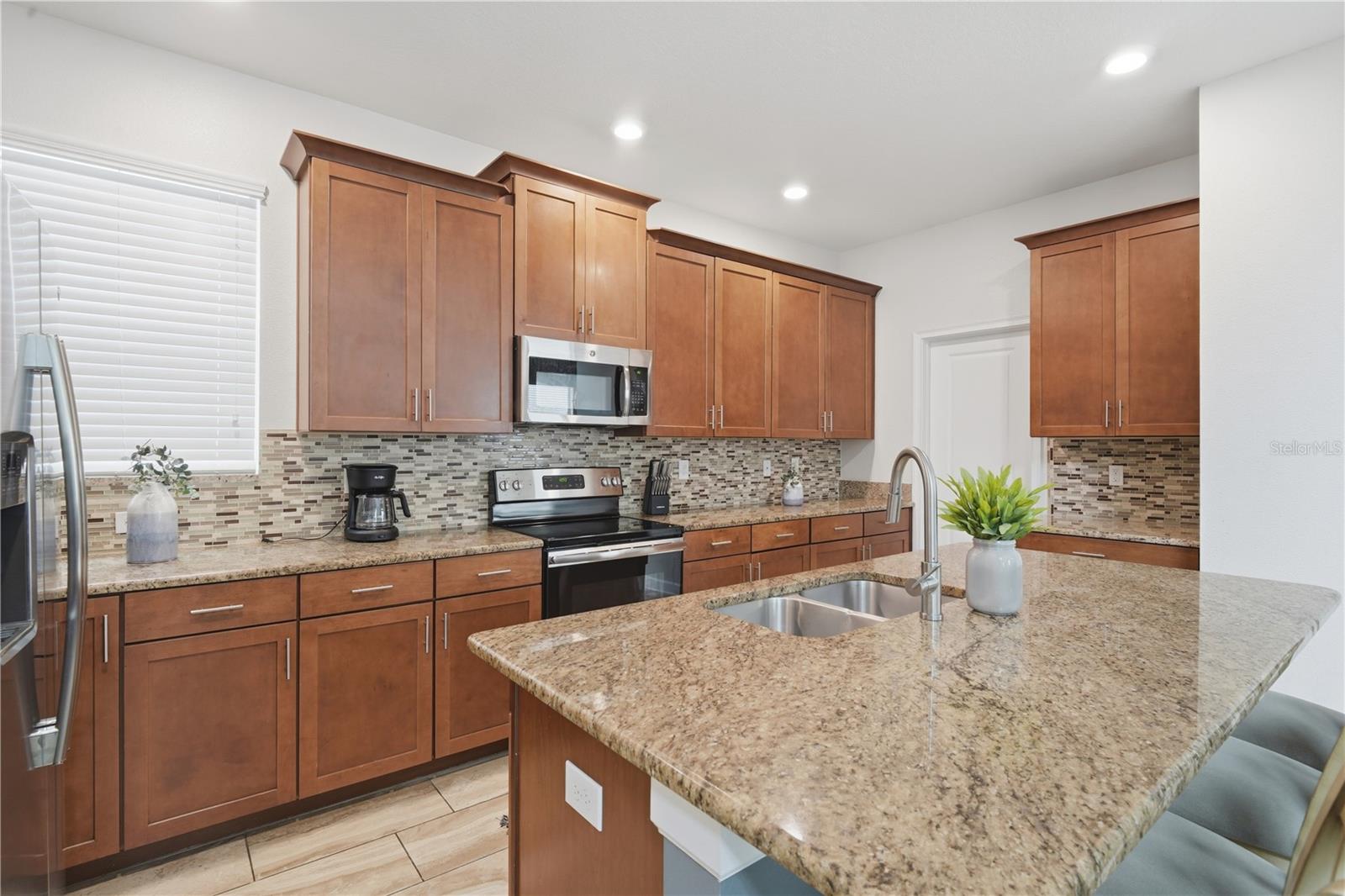 4722 Sleepy Hollow Drive — photo 13 of 40