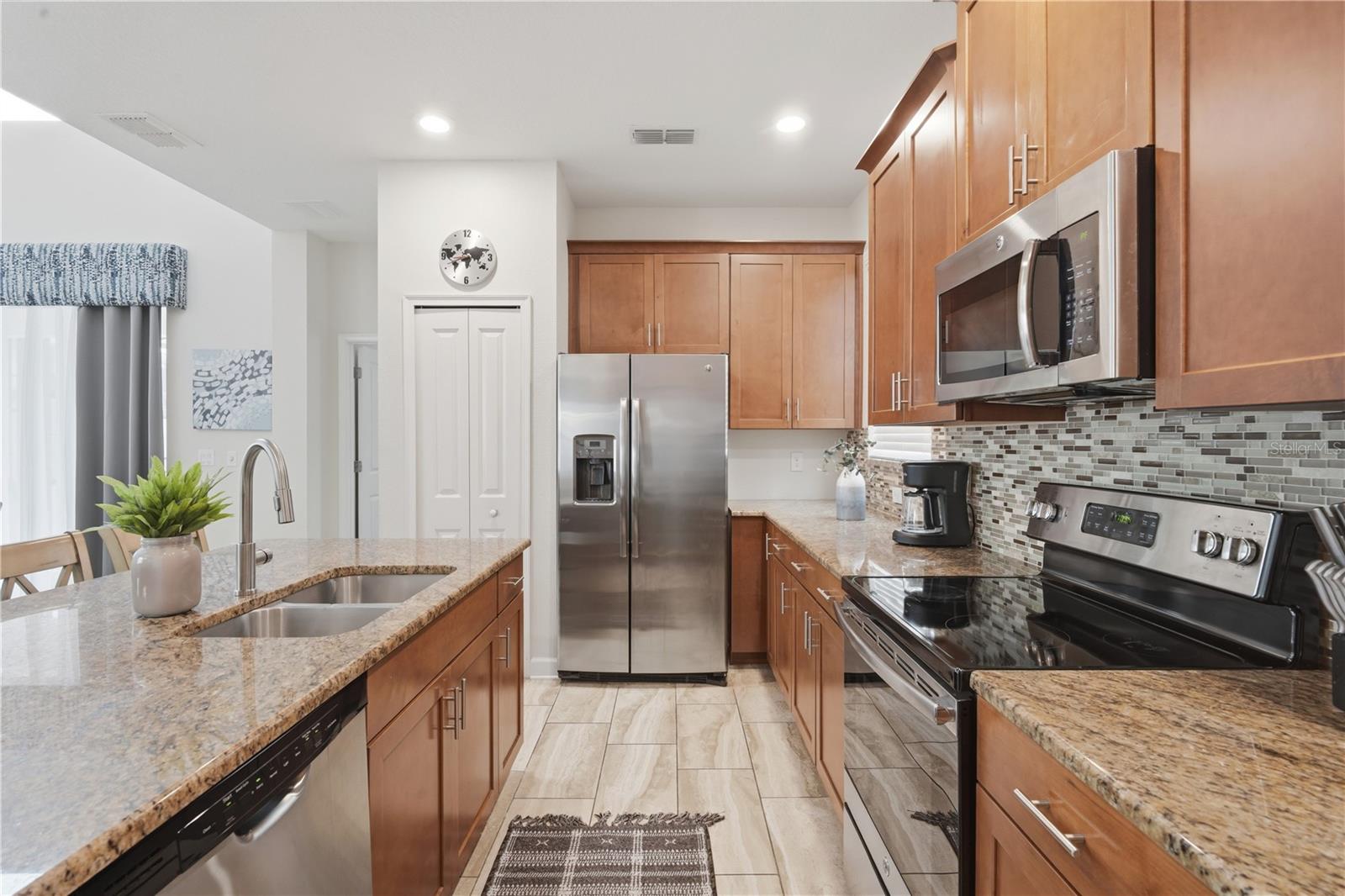 4722 Sleepy Hollow Drive — photo 14 of 40