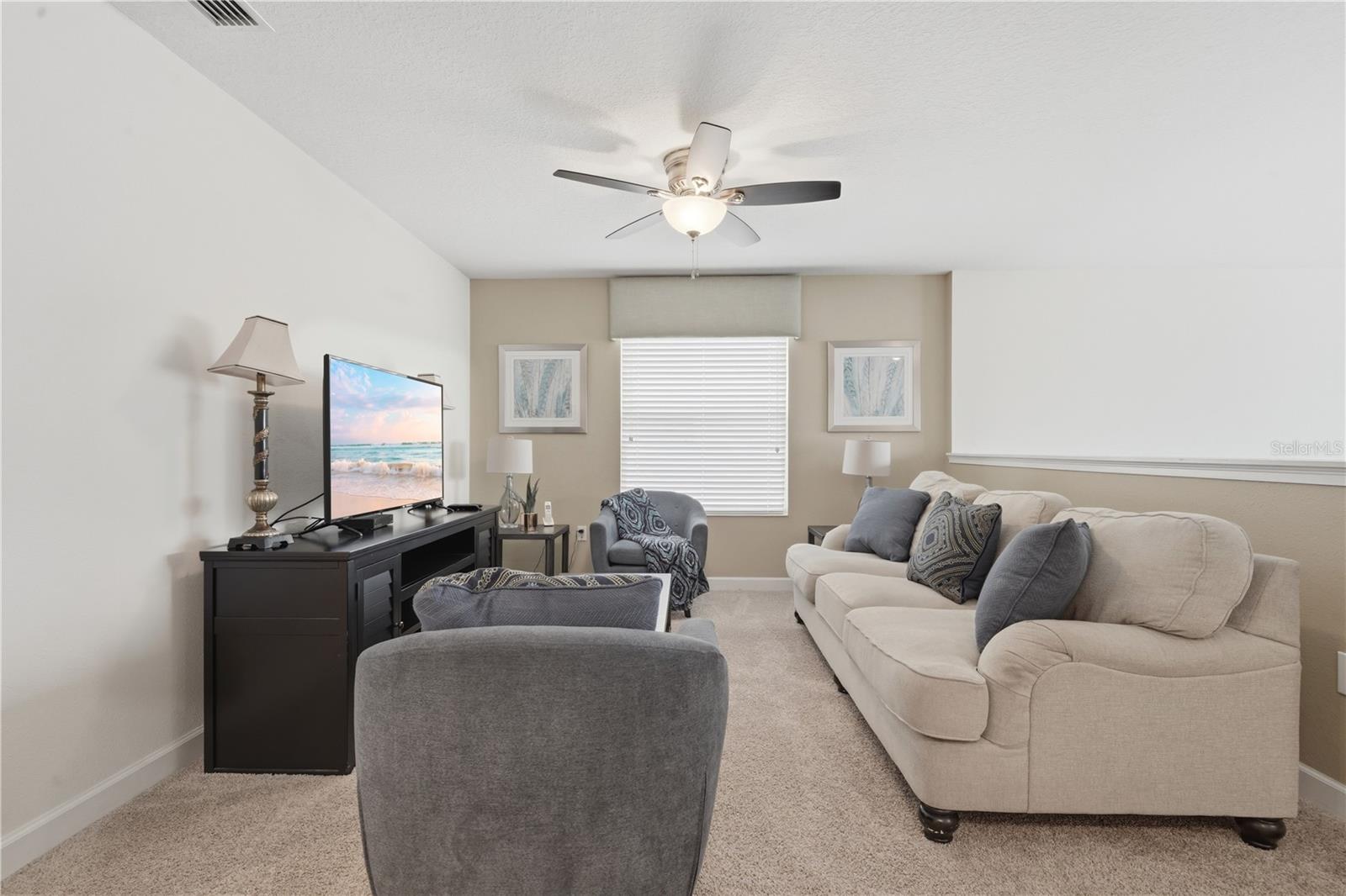 4722 Sleepy Hollow Drive — photo 17 of 40