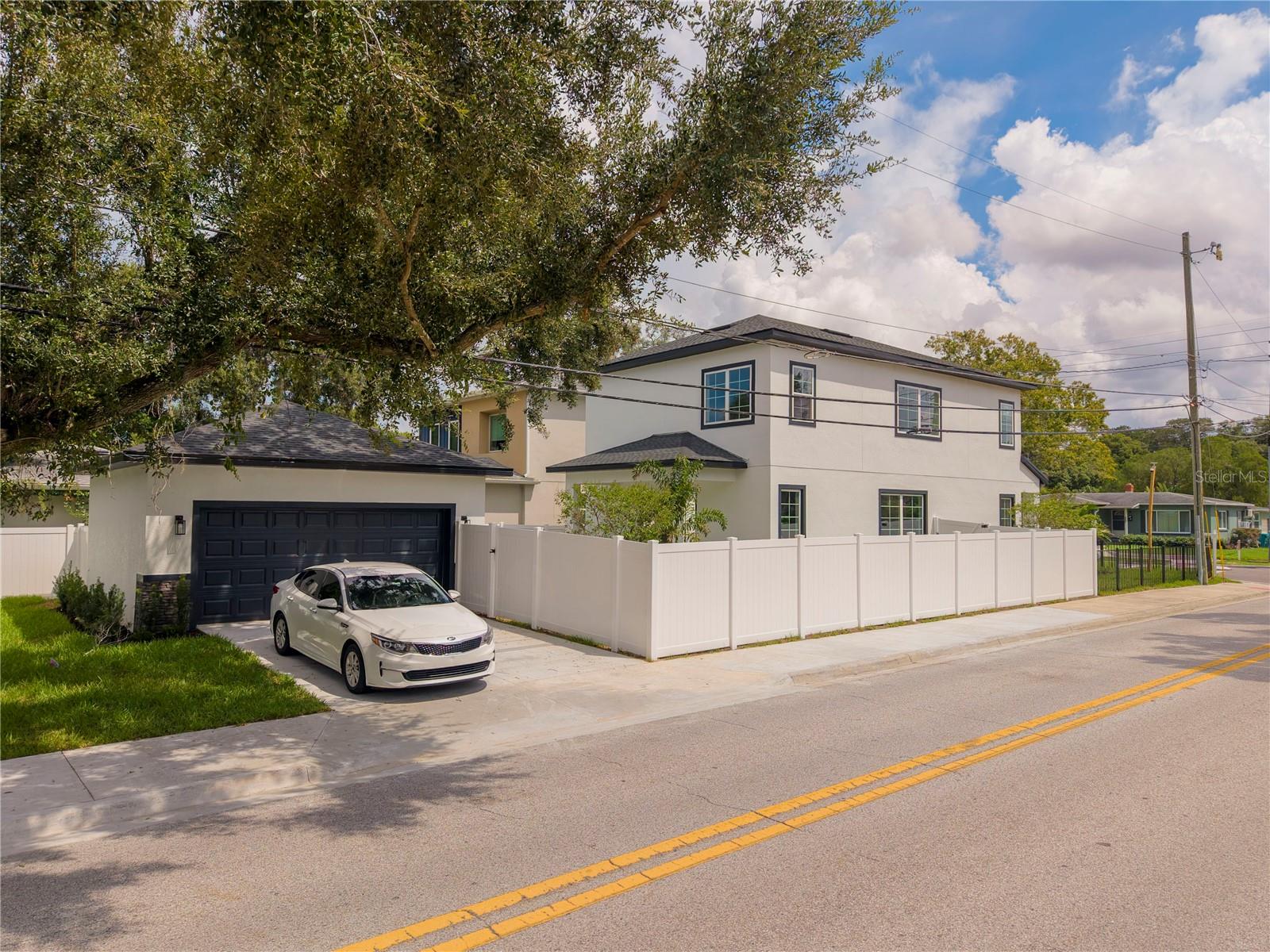 2222 DELANEY AVENUE photo 3
