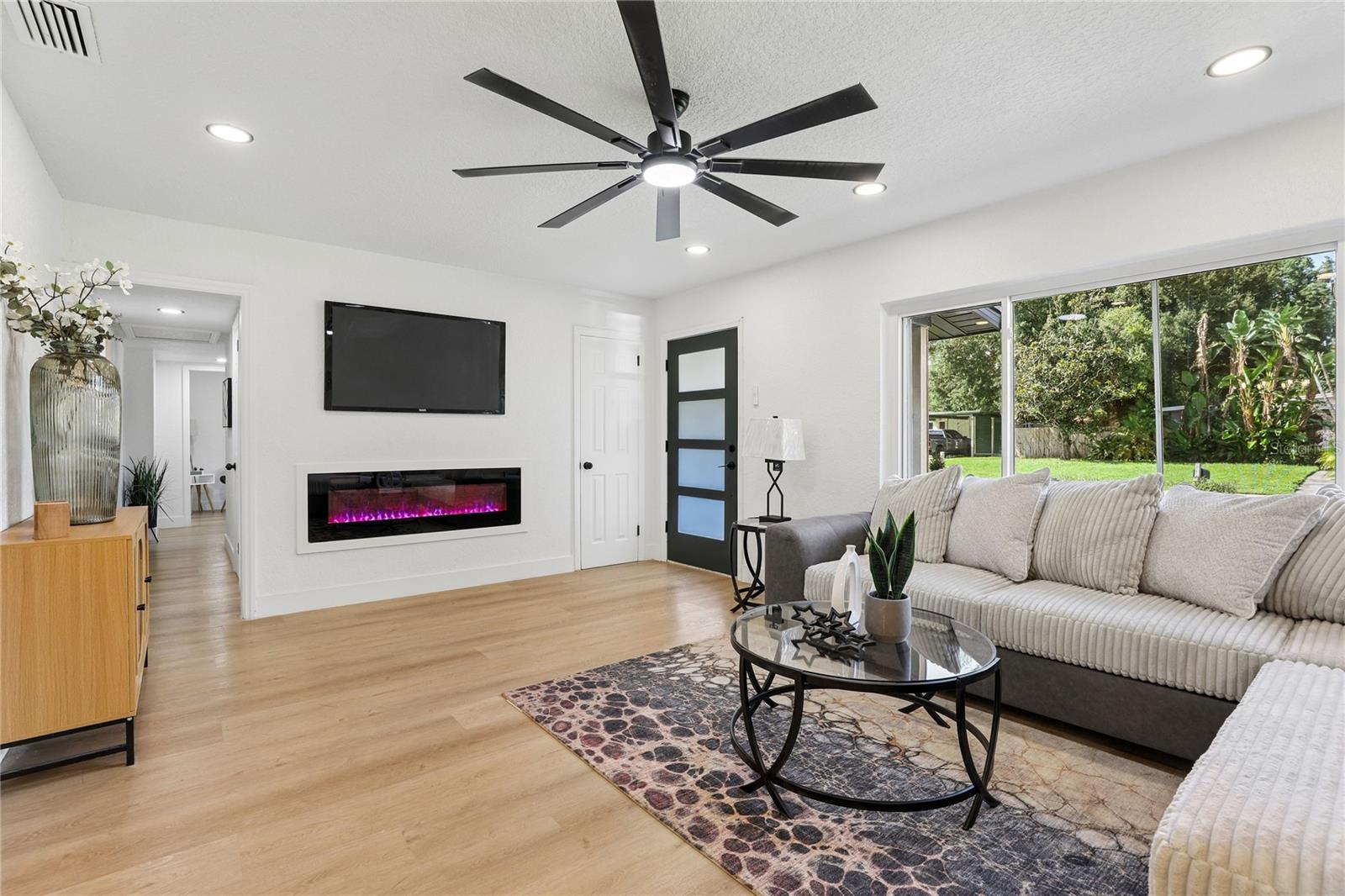 1718 CAMPBELL AVENUE photo 3