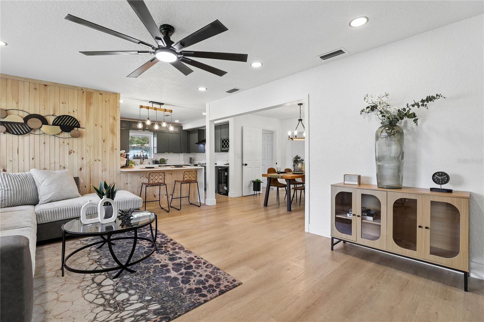 1718 CAMPBELL AVENUE photo 4