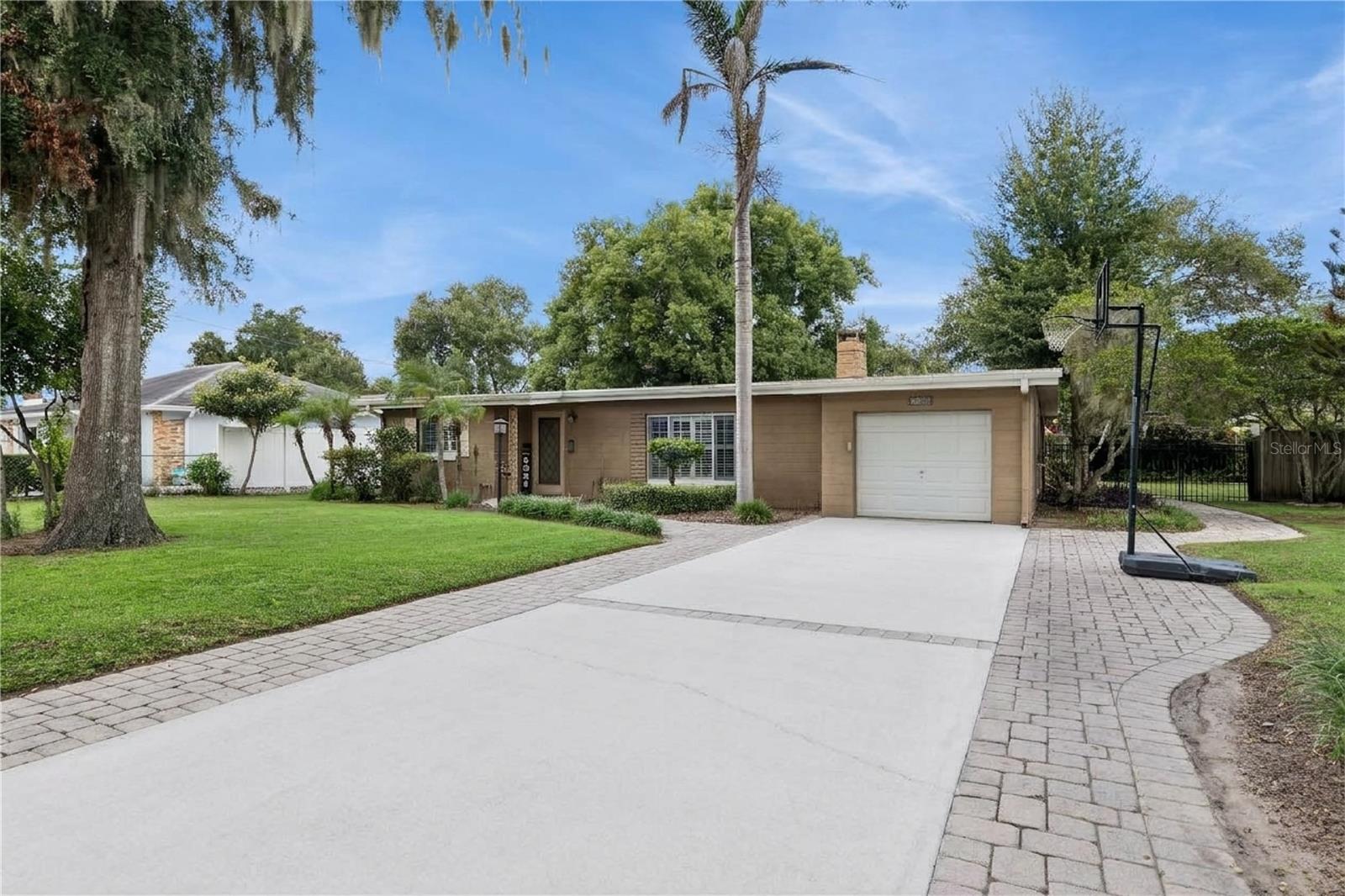 1615 NELA AVENUE photo 2