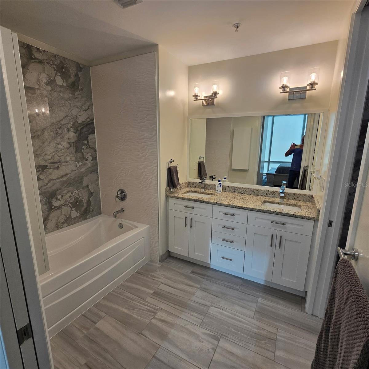 150 E ROBINSON STREET #2409 photo 3