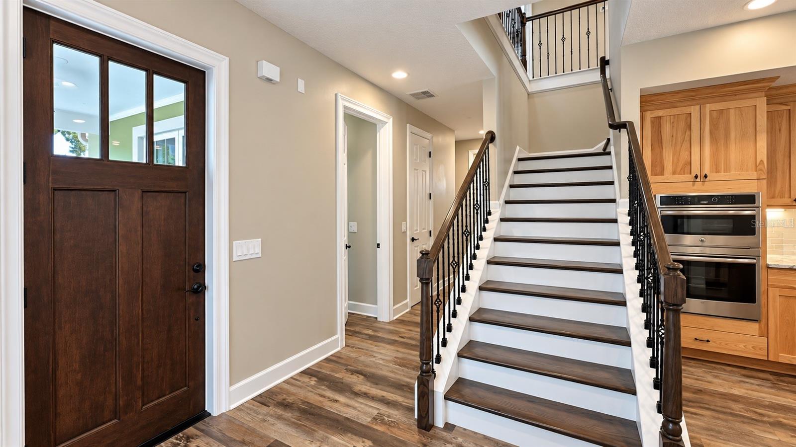 832 GOLFVIEW STREET photo 3