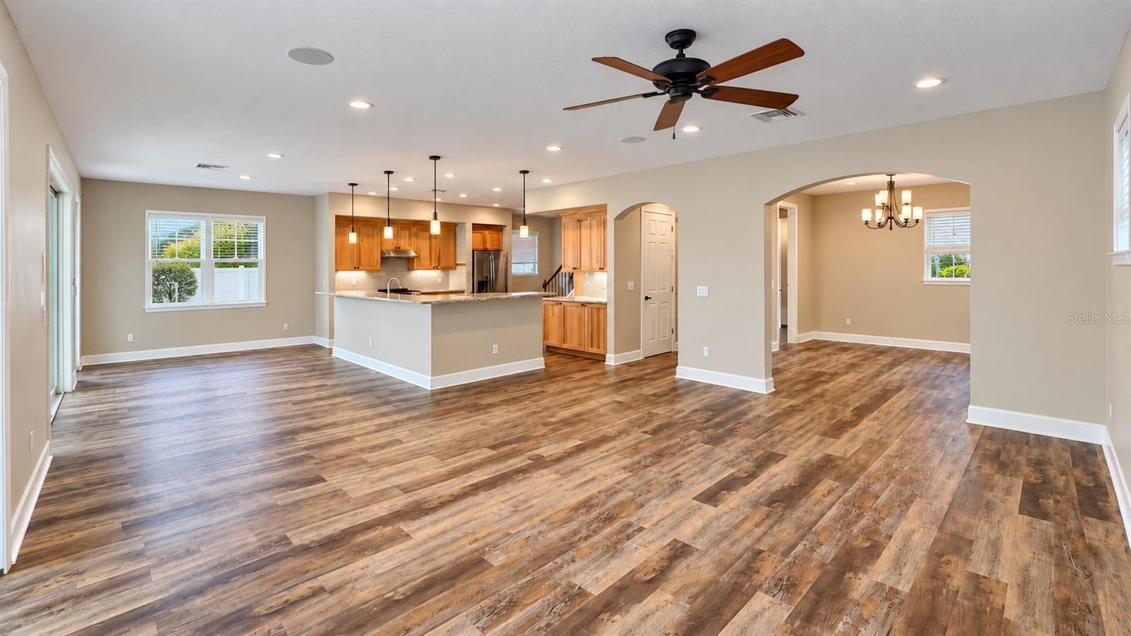 832 GOLFVIEW STREET photo 5