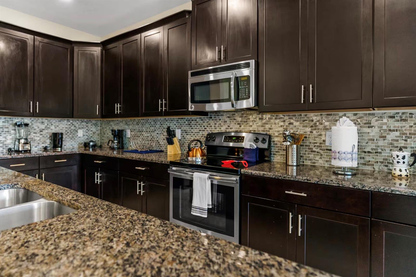4700 Sleepy Hollow Drive — photo 6 of 39