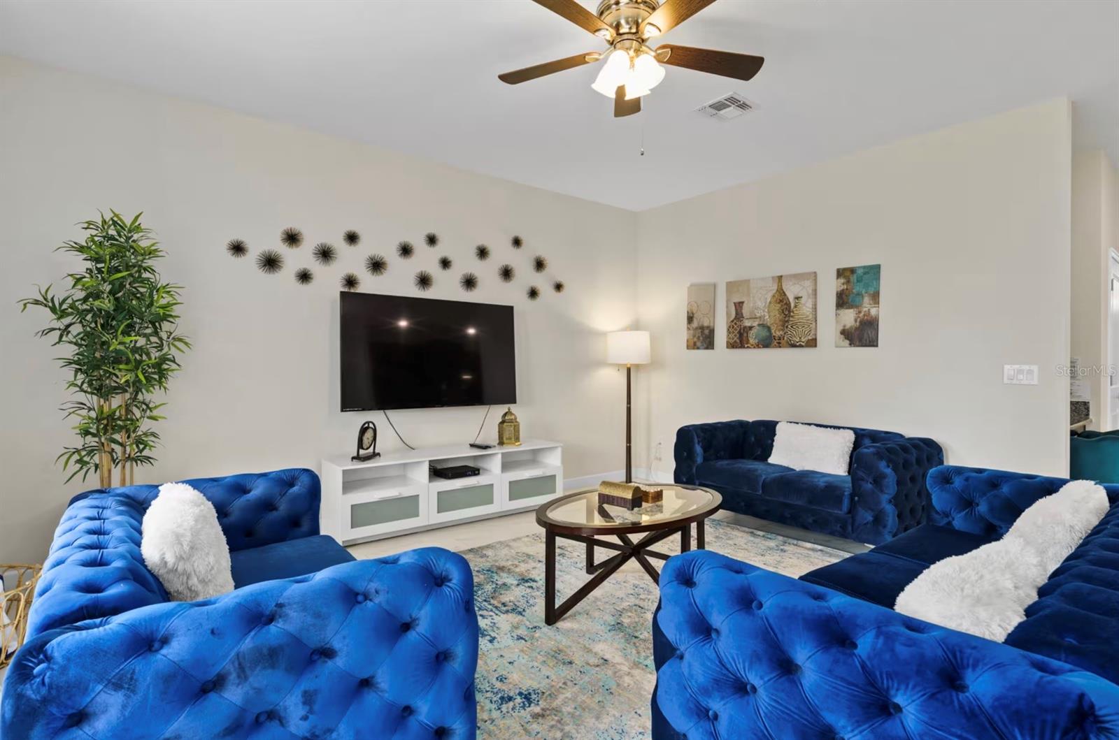 4700 Sleepy Hollow Drive — photo 10 of 39
