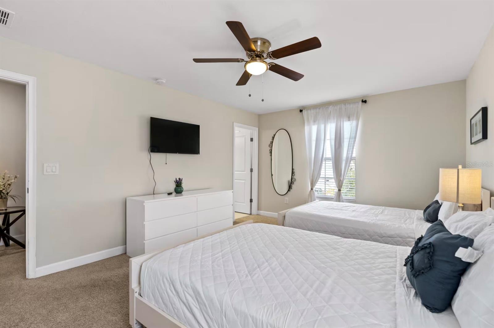 4700 Sleepy Hollow Drive — photo 17 of 39