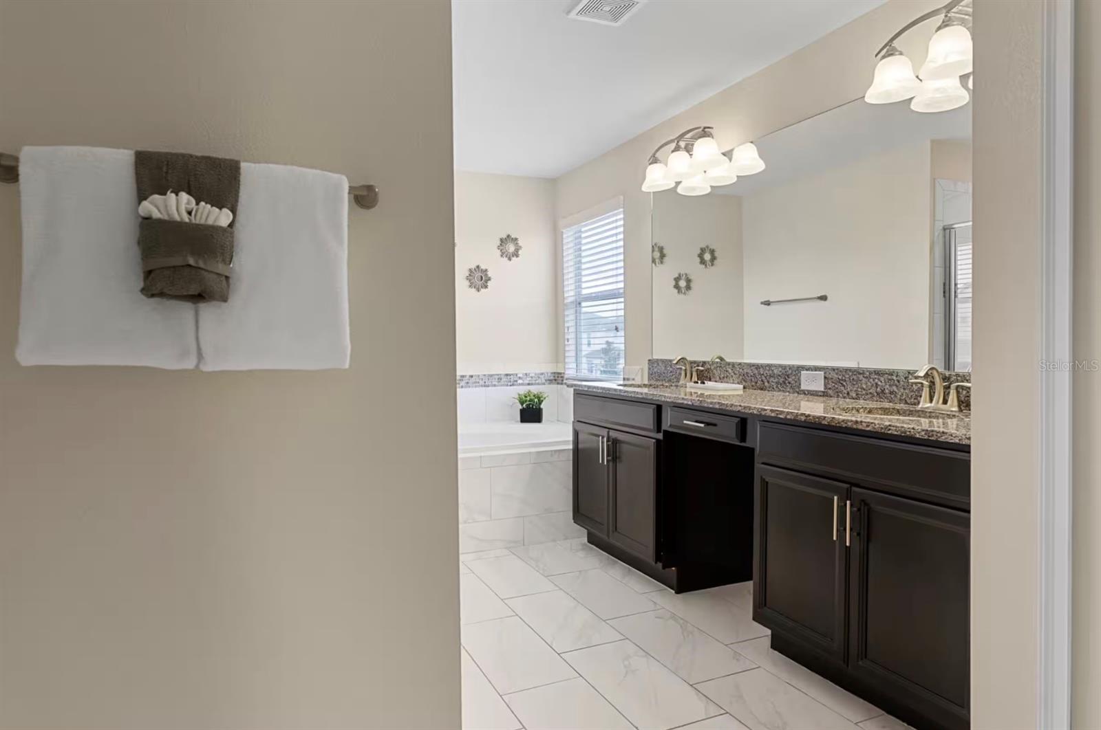 4700 Sleepy Hollow Drive — photo 19 of 39