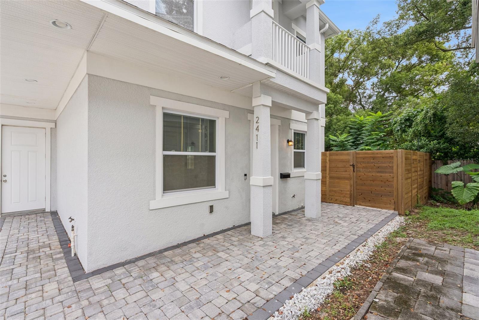2411 AMHERST AVENUE photo 3