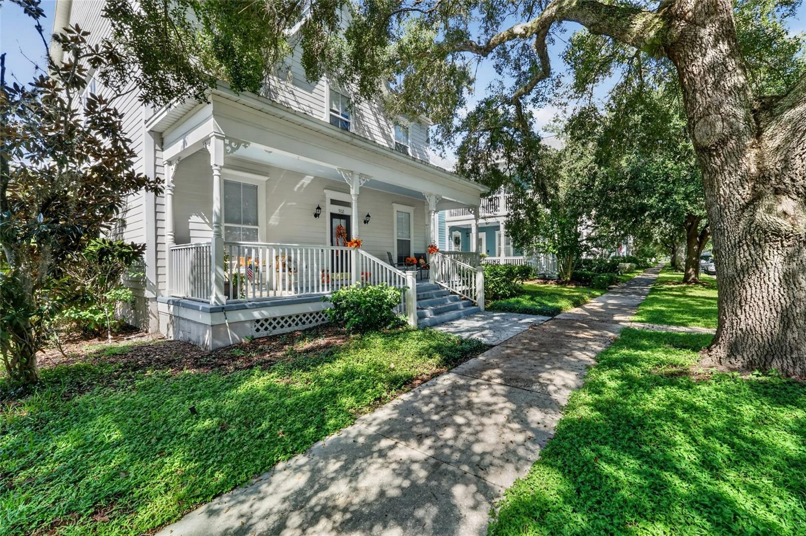 902 WATERSIDE DRIVE photo 2