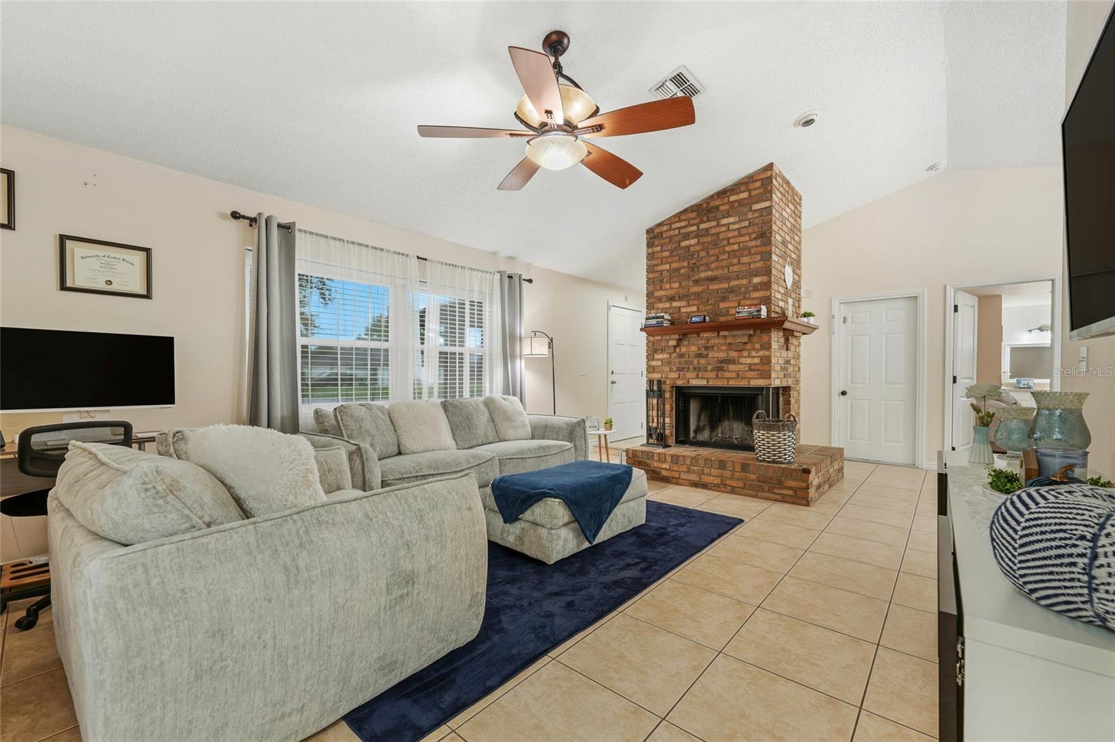 1012 GLENSPRINGS AVE photo 3