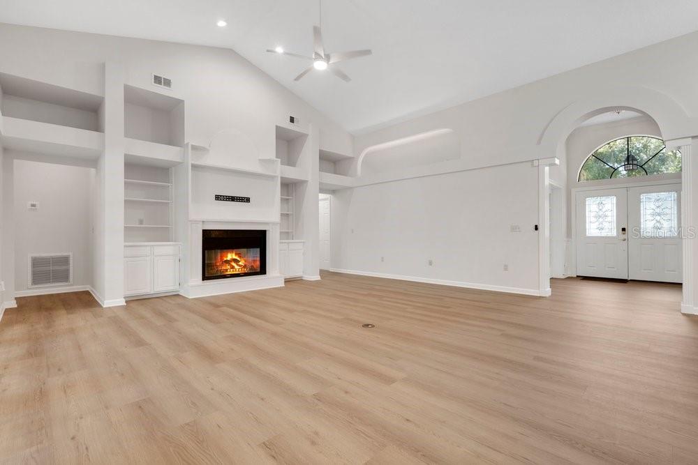 8021 LANDGROVE COURT photo 3