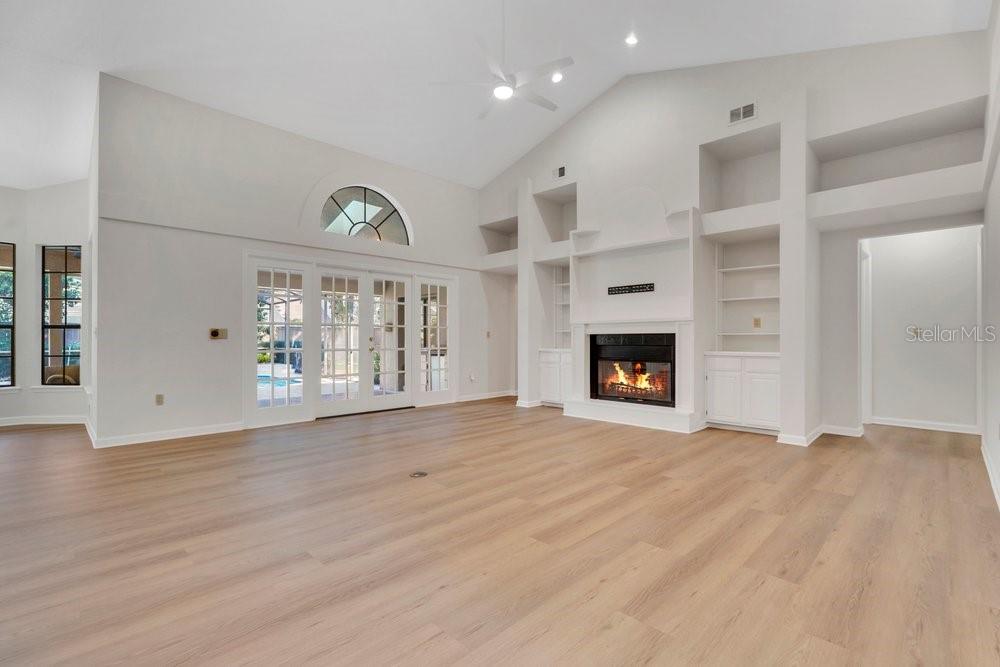 8021 LANDGROVE COURT photo 4