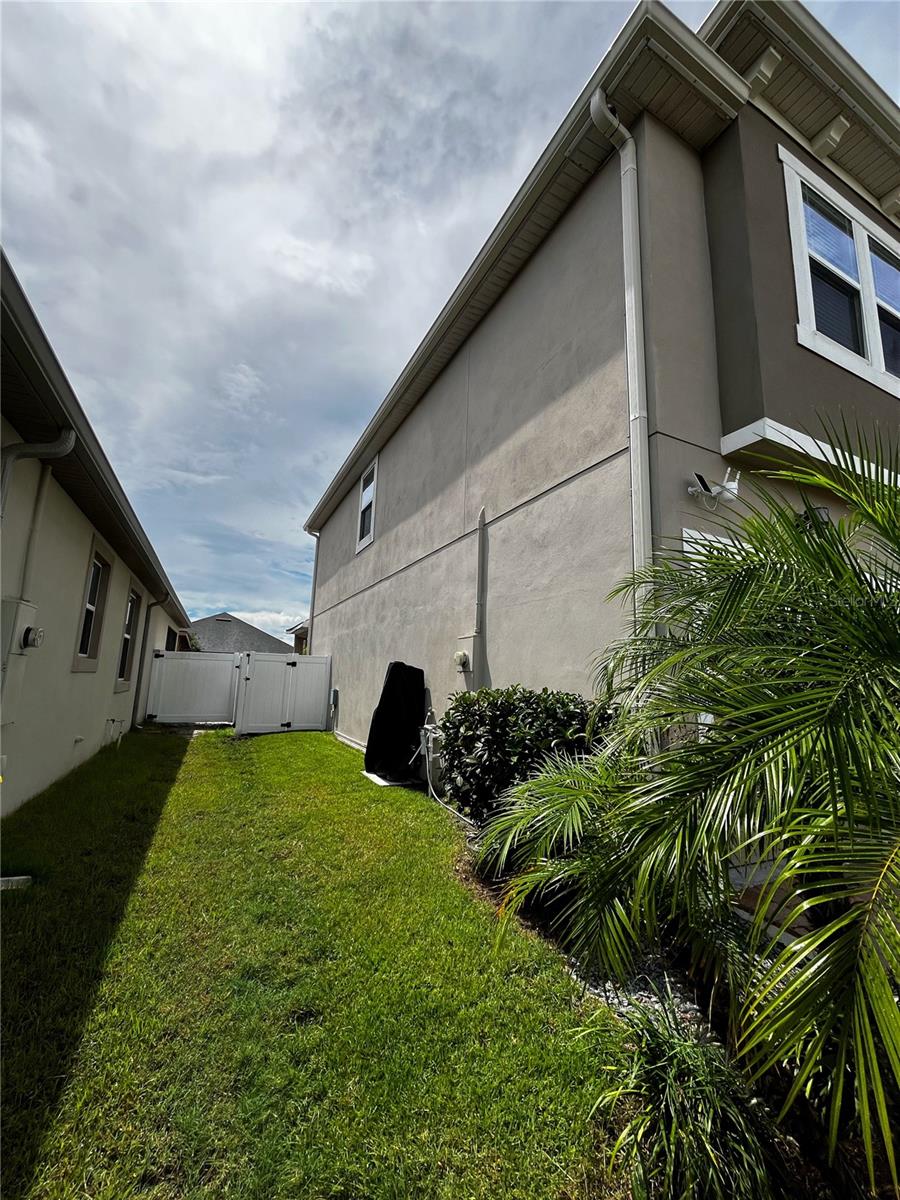 8118 PLATTS AVENUE photo 5