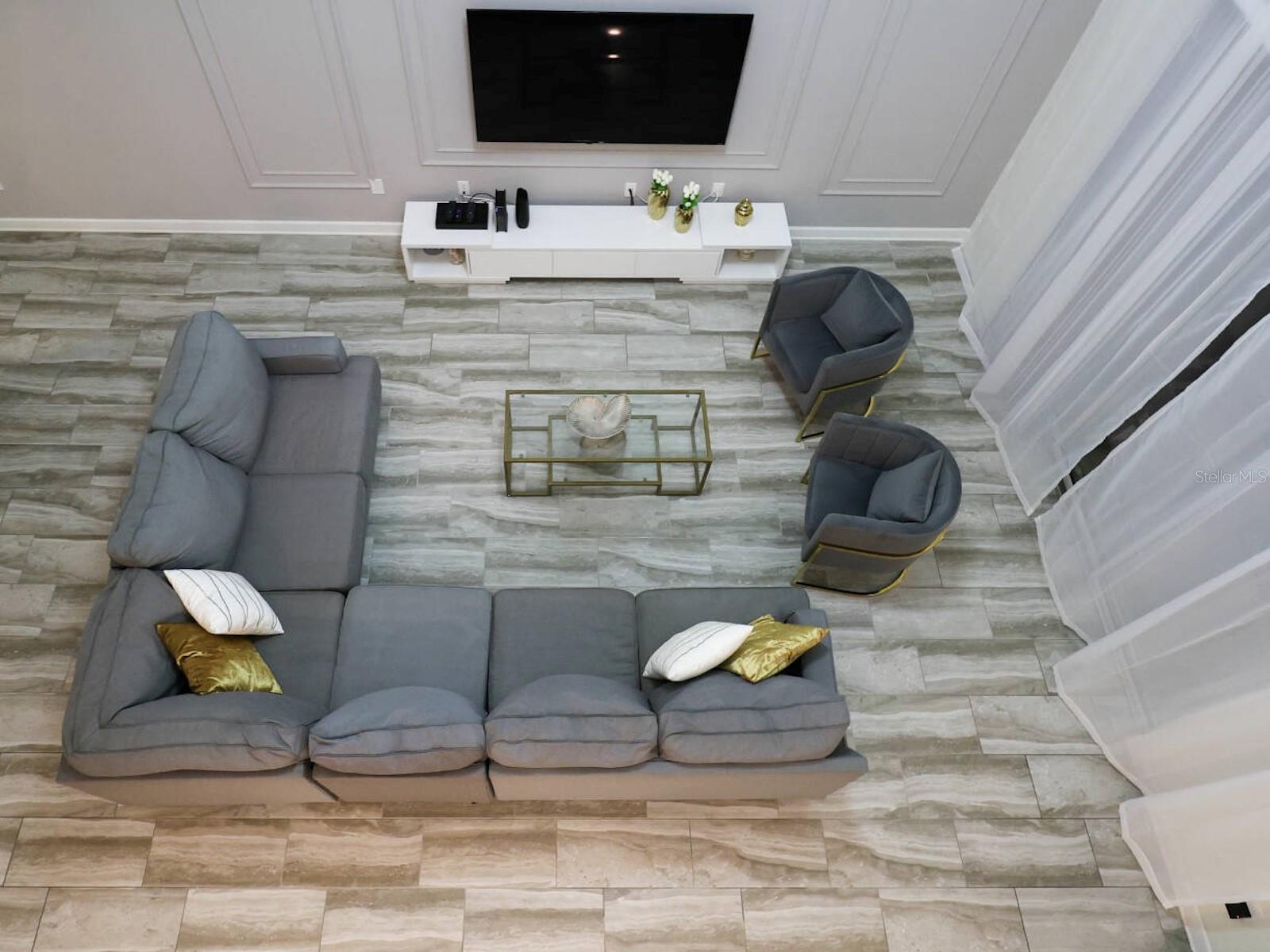 4726 Sleepy Hollow Drive — photo 4 of 52