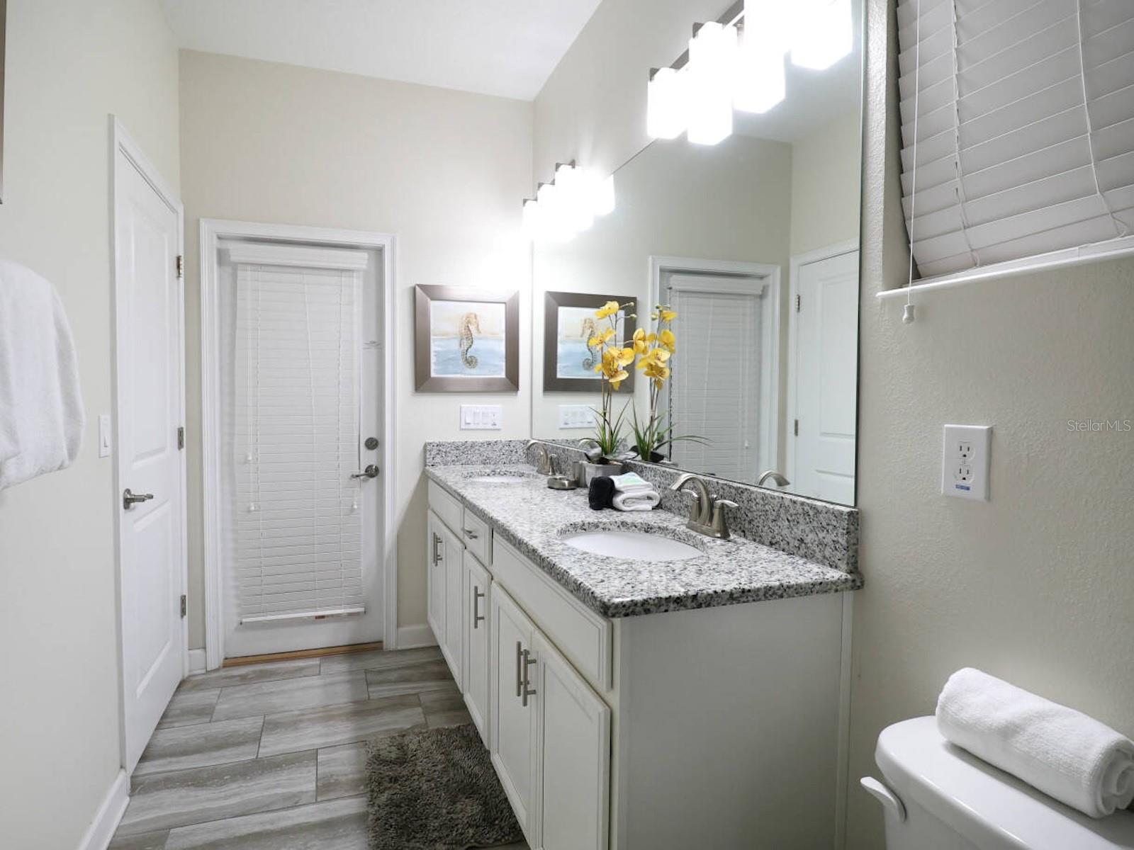 4726 Sleepy Hollow Drive — photo 16 of 52