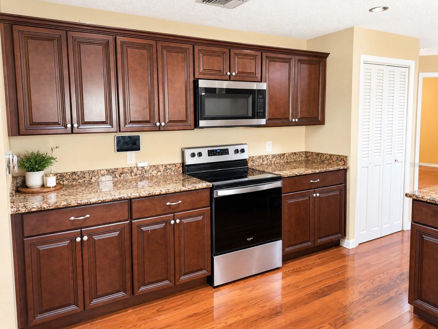 1522 ARTHUR STREET photo 5