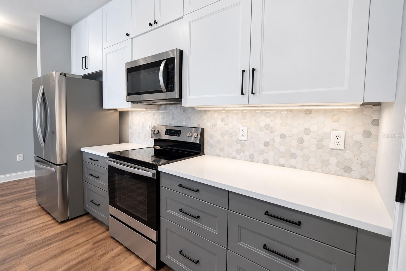 201 LONGVIEW AVENUE #202 photo 3