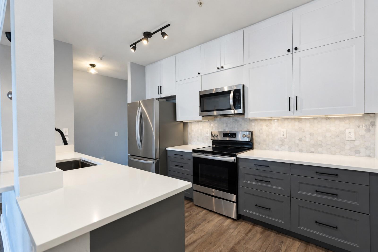 201 LONGVIEW AVENUE #202 photo 5