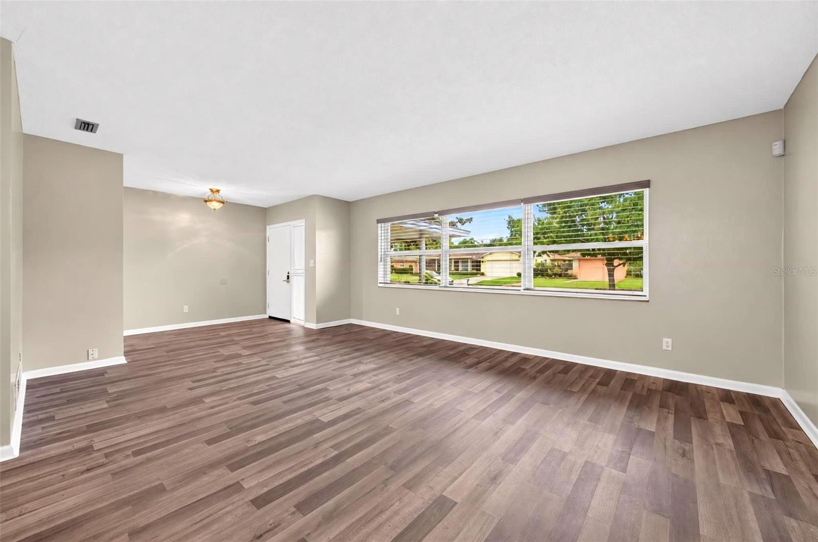 2504 LAUDERDALE COURT photo 4