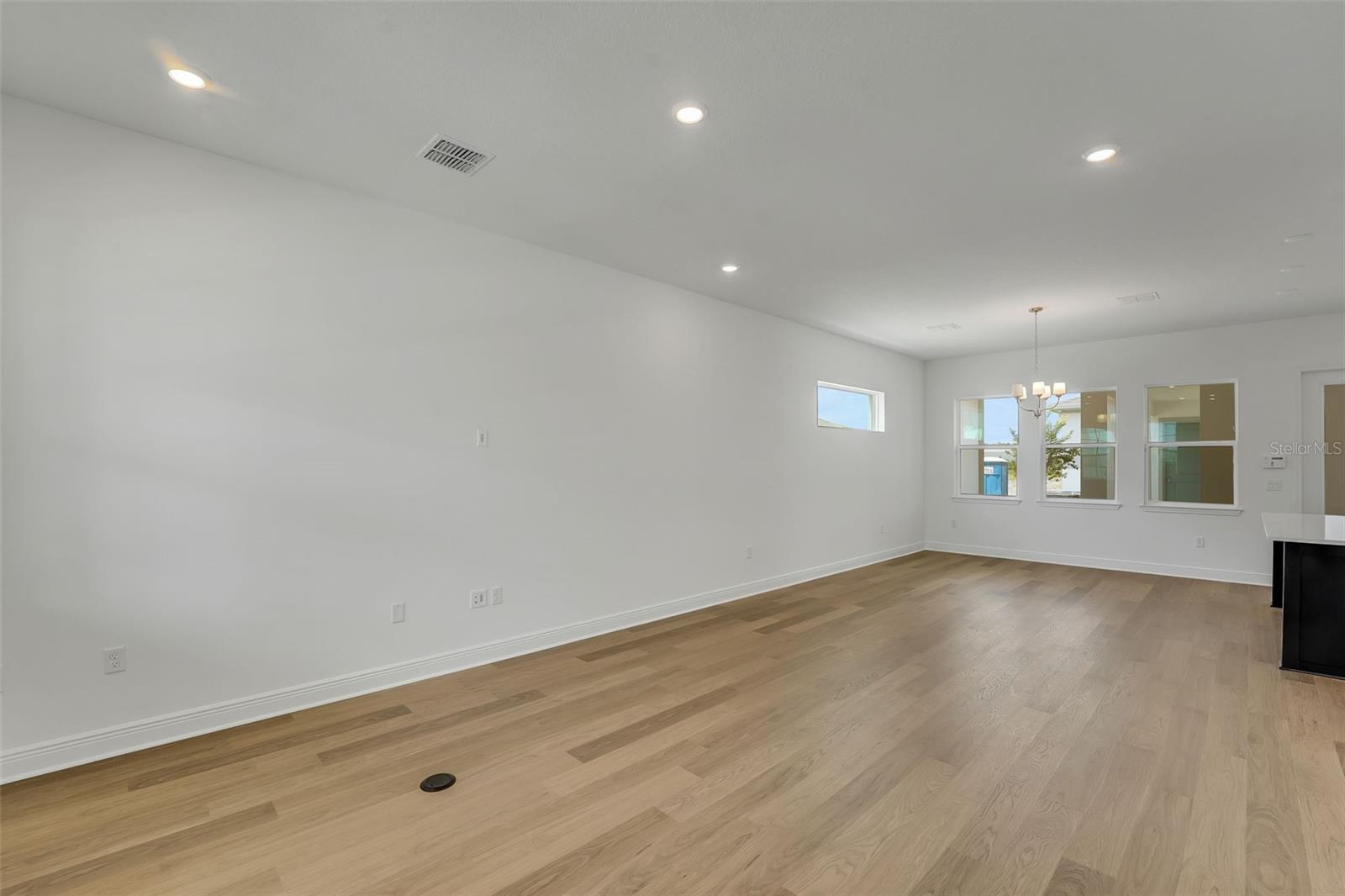 9865 PEEBLES STREET photo 4