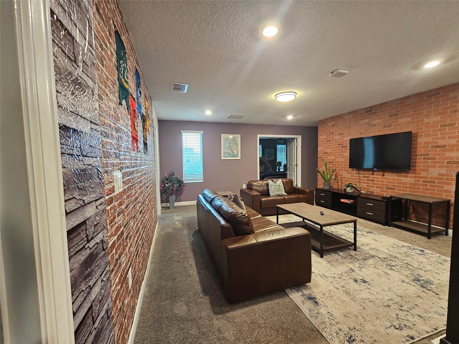 4557 Target Boulevard — photo 17 of 35