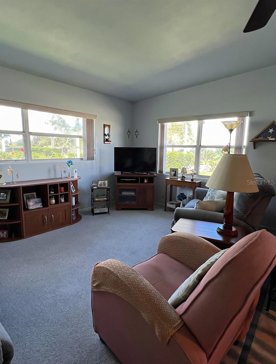 1118 COURTLAND STREET photo 4