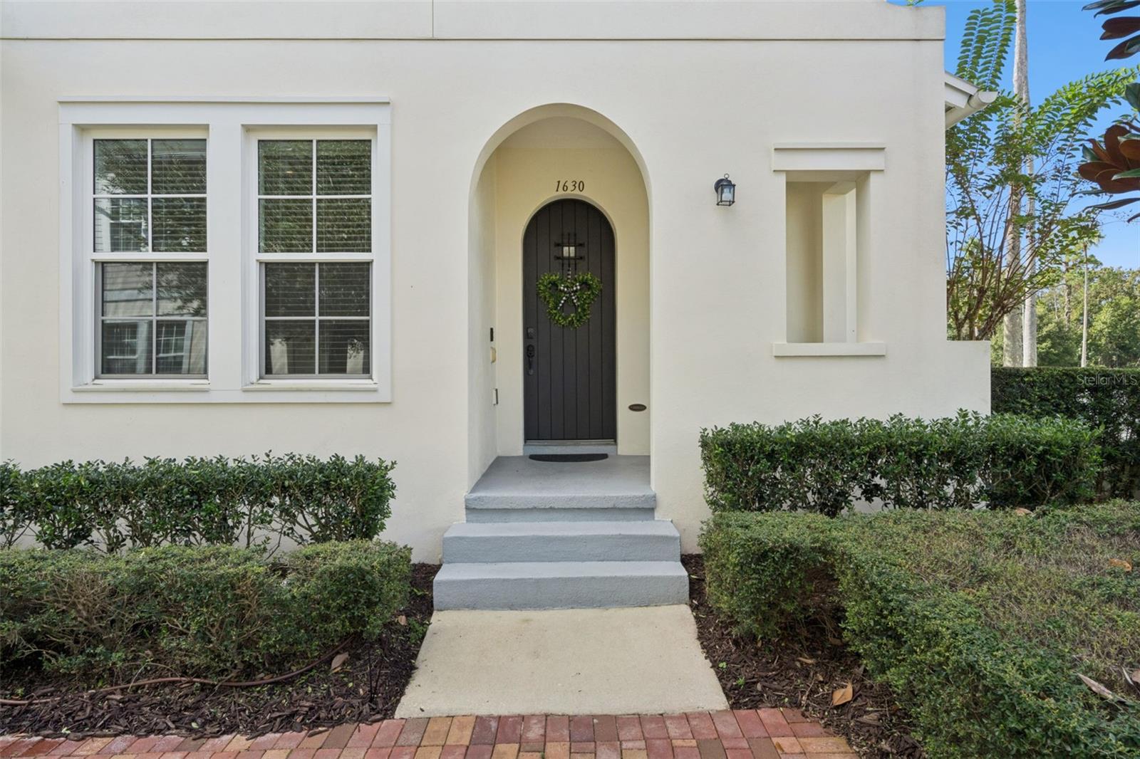 1630 RESOLUTE STREET photo 4