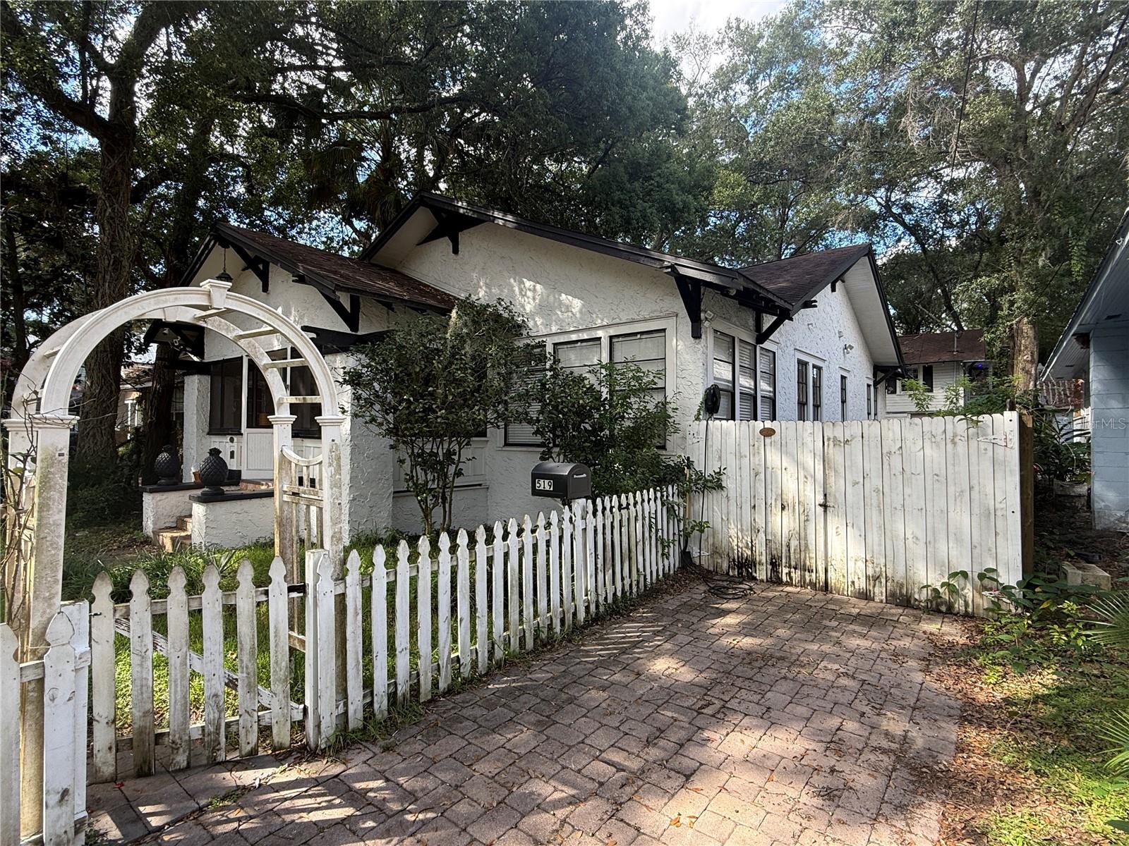 519 E AMELIA STREET
