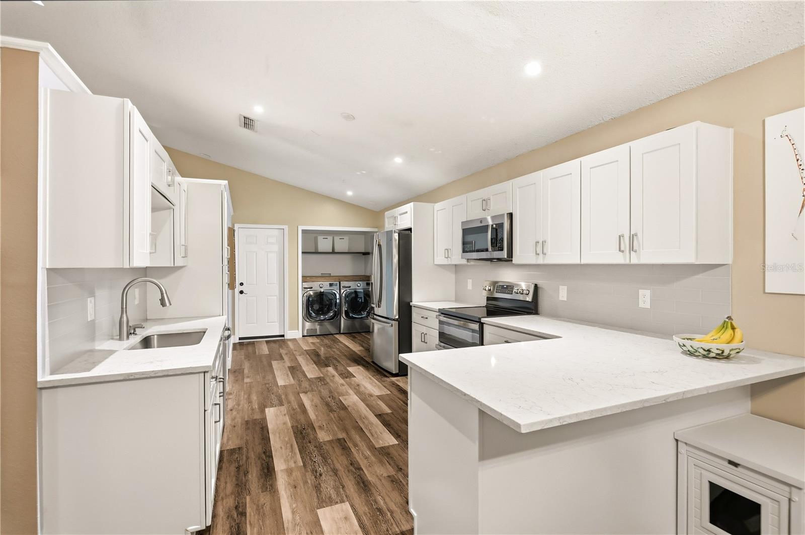 1064 KELLY CREEK CIRCLE photo 4